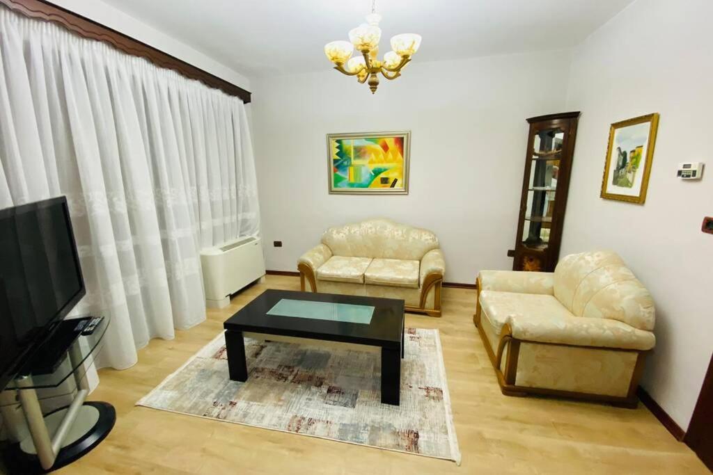 Stela'S Apartment Korce Exterior foto