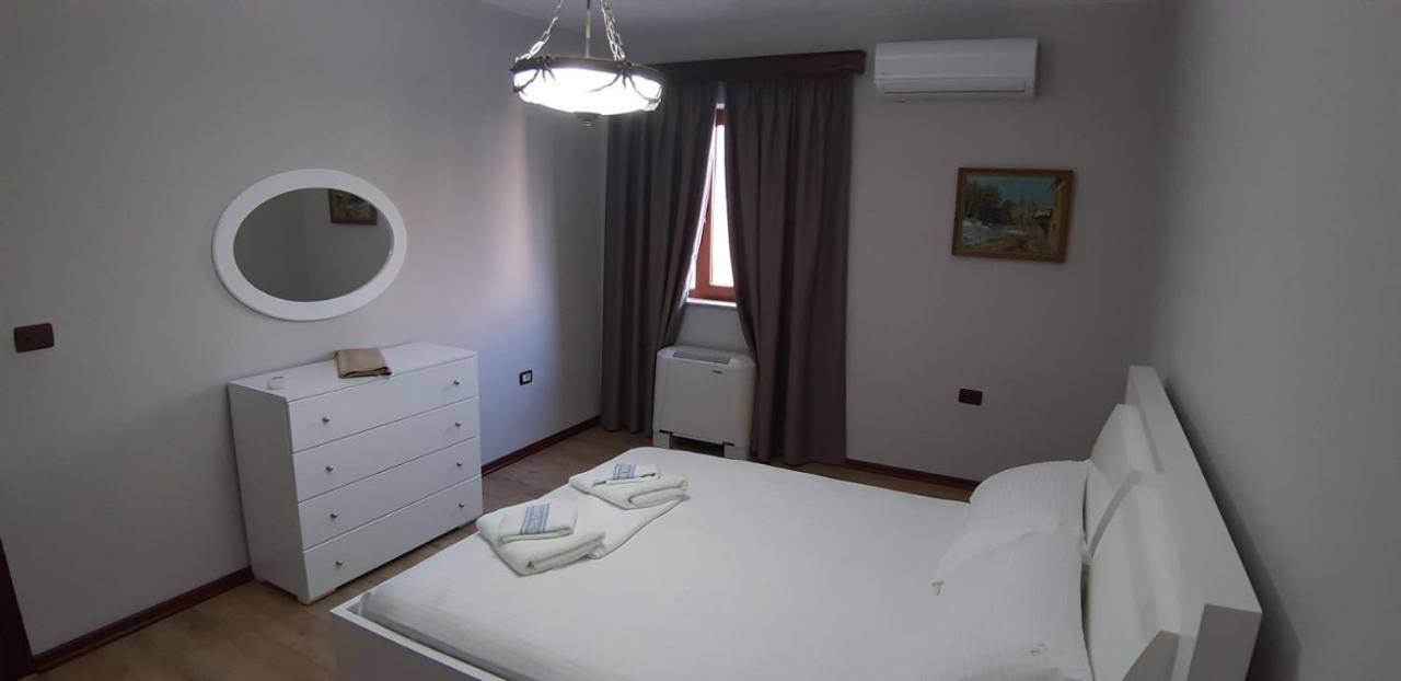 Stela'S Apartment Korce Exterior foto